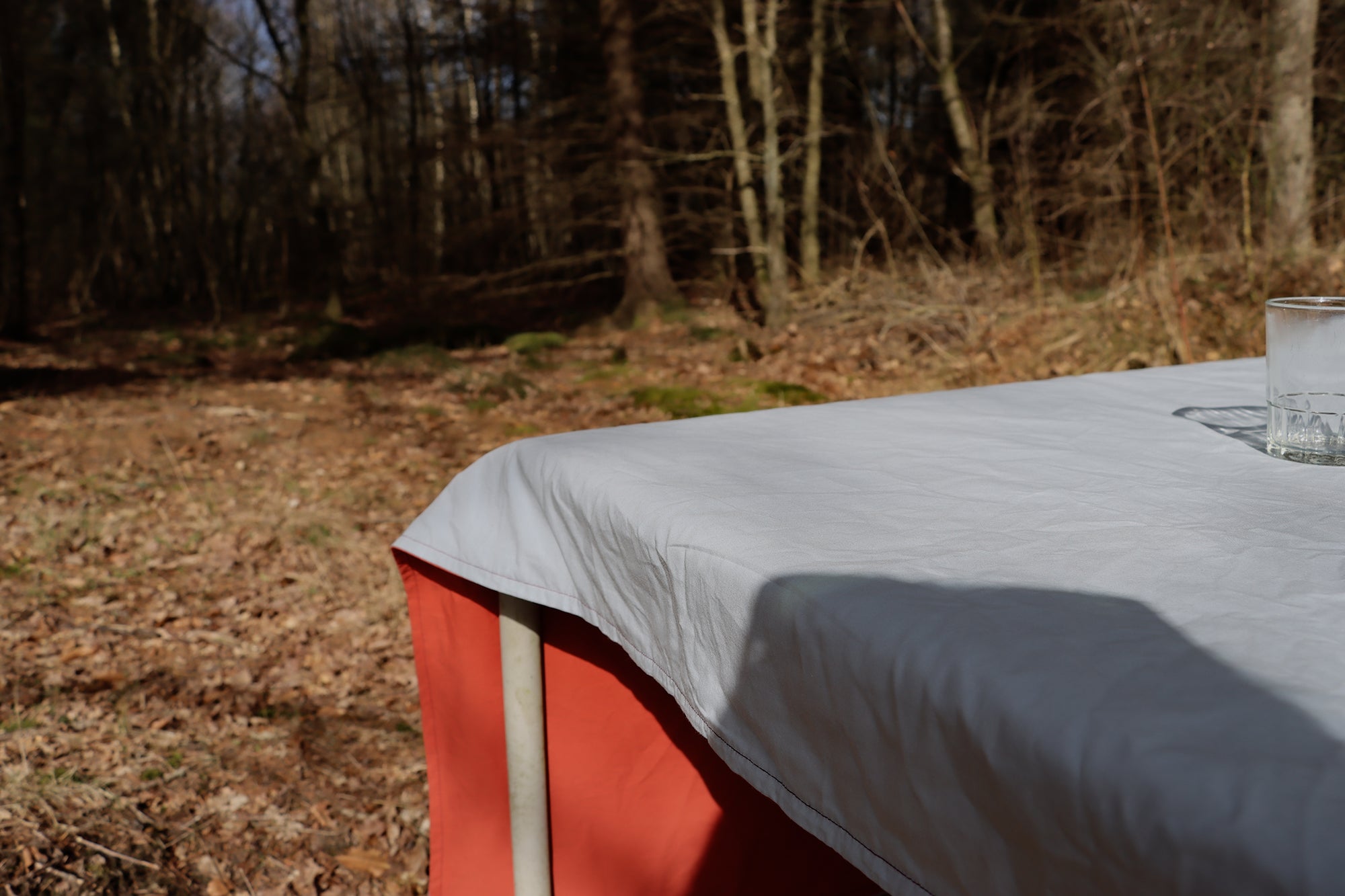 Two-coloured tablecloth Brick red/Light blue