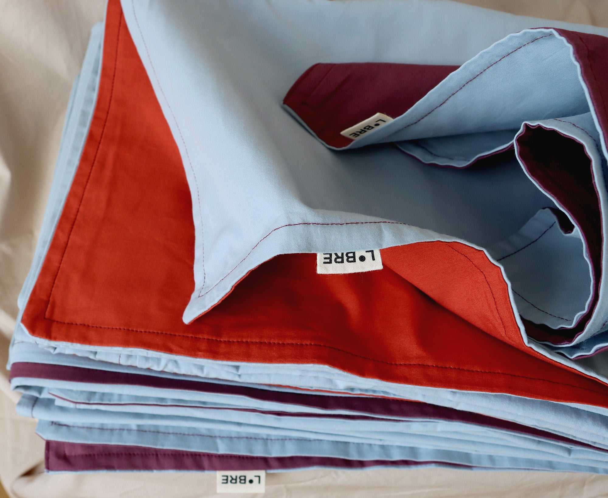 Two-coloured tablecloth Brick red/Light blue